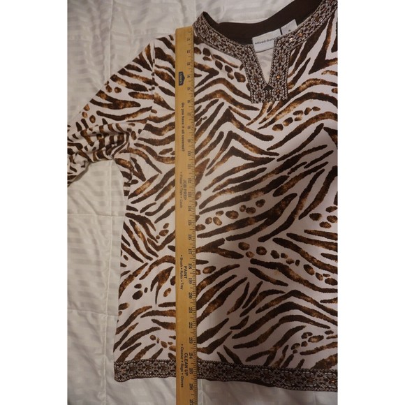 Ladies Alfred Dunner Animal Print Zebra Embellished Sequins 3/4 Sleeve Top - Picture 6 of 7